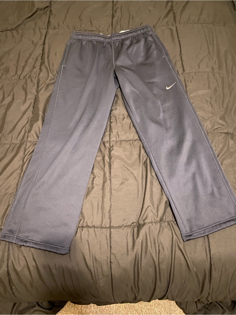 Nike Men Navy Jogger Sweatpants with White Swoosh